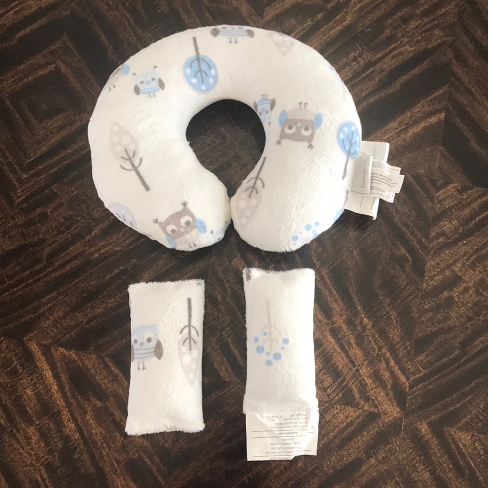 Blankets & Beyond Carseat strap covers & head rest